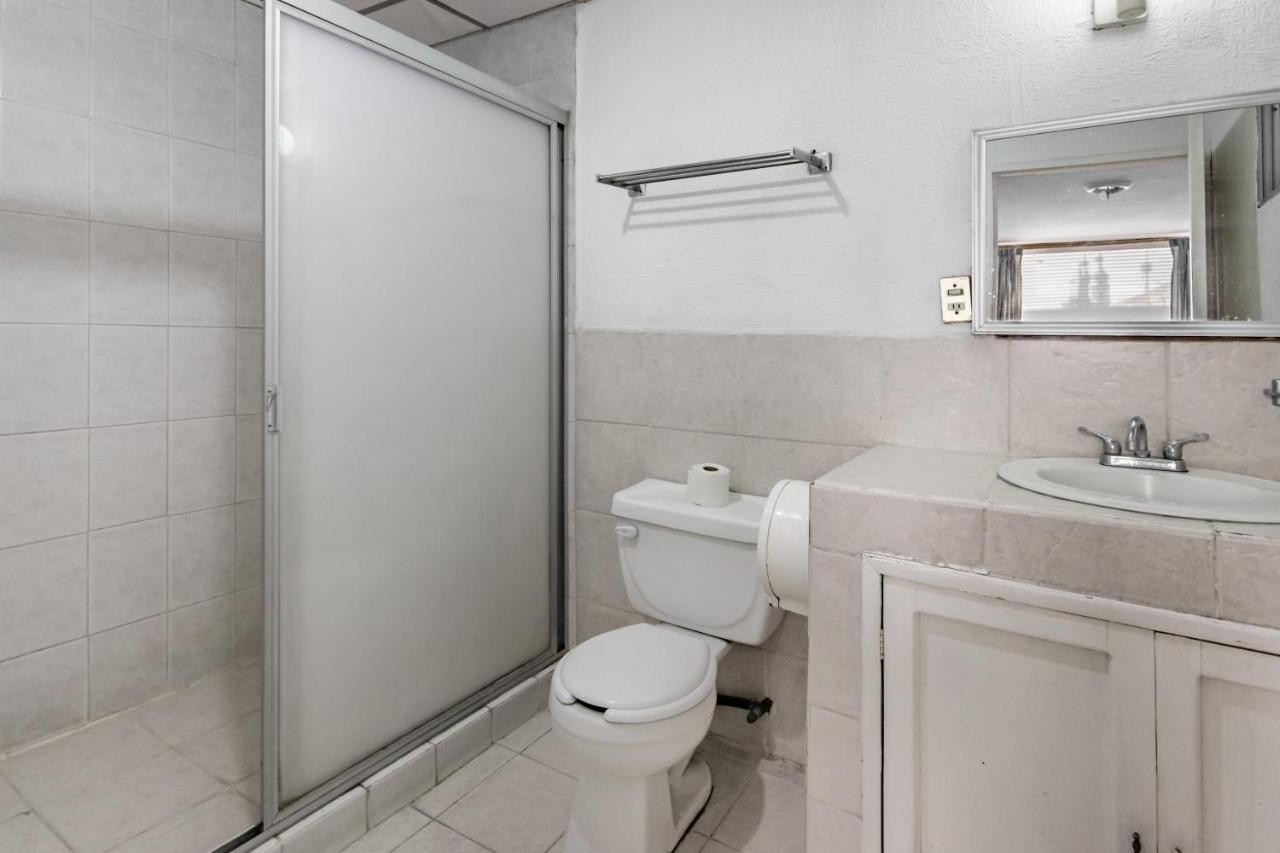 Hotel Halley Леон Екстер'єр фото