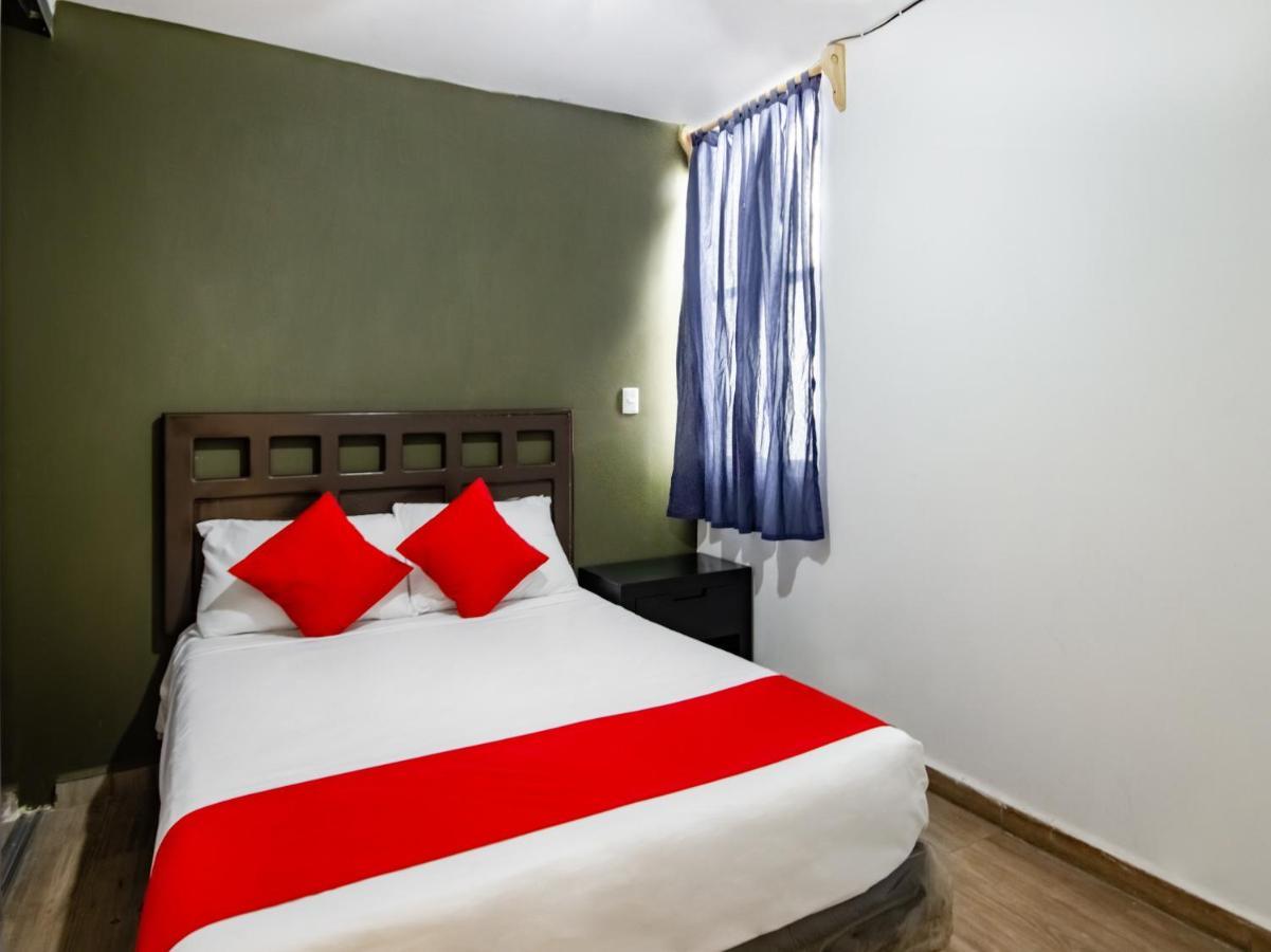 Hotel Halley Леон Екстер'єр фото