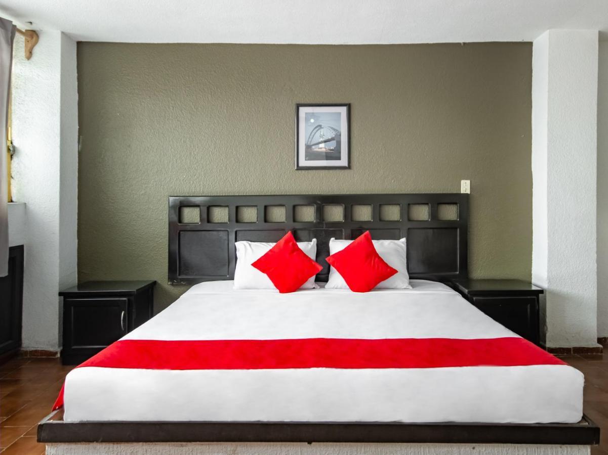 Hotel Halley Леон Екстер'єр фото