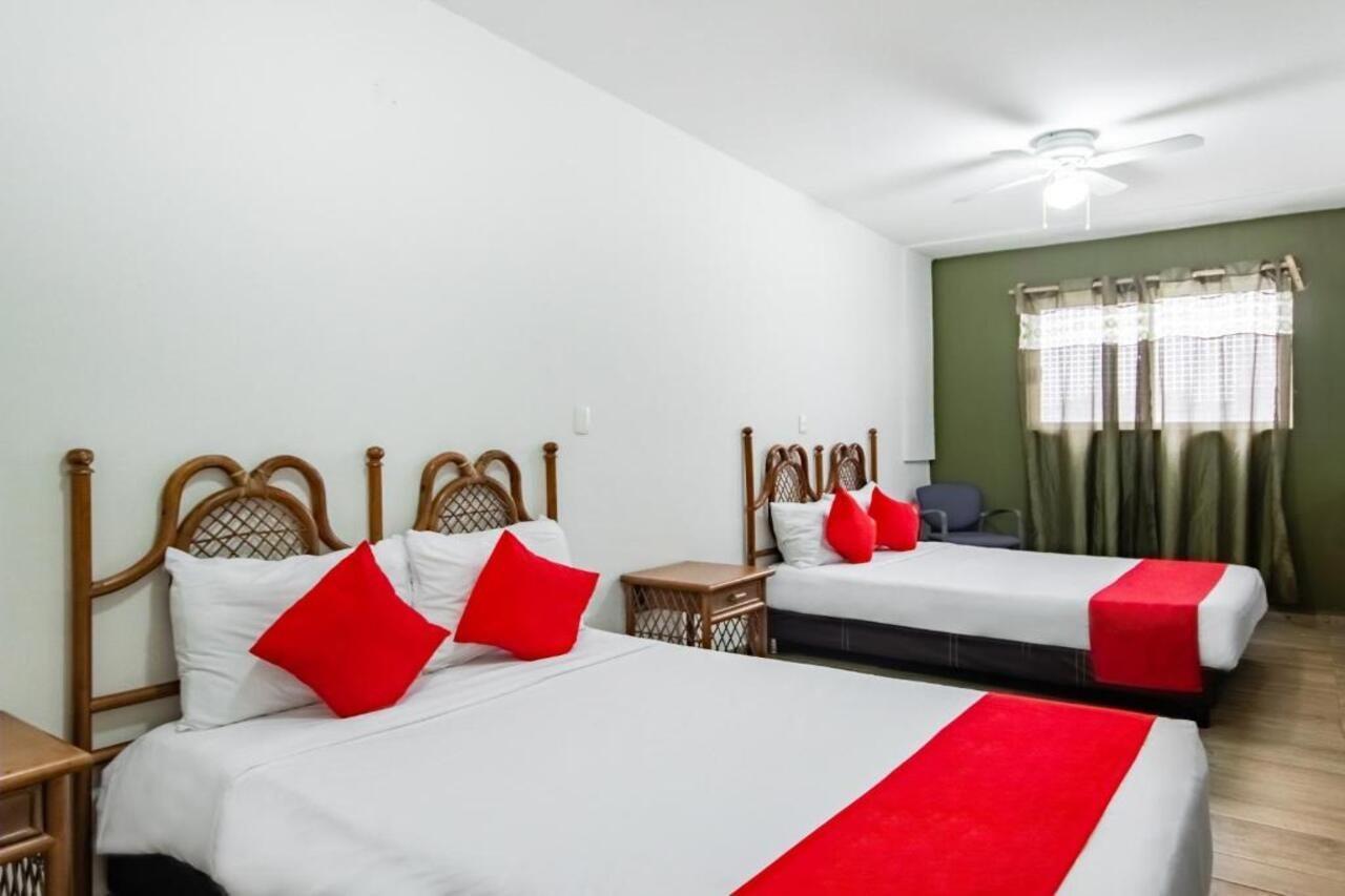 Hotel Halley Леон Екстер'єр фото